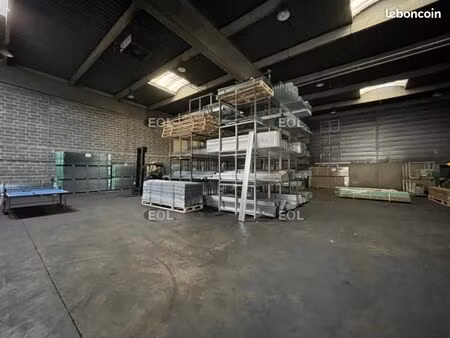 local d'activité 875 m²