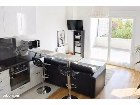 f2 50 m² avec grande terrasse ensoleillée au pied de la gare