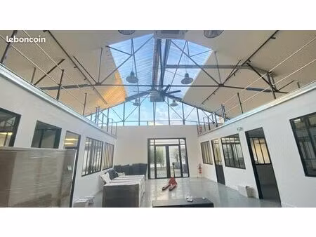 bureau 700 m²