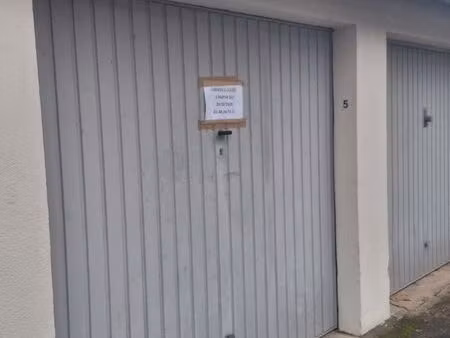 garage à louer-proche halle aux blés