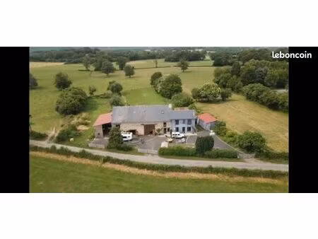 grande ferme de caractère très spacieuse  quatre chambres  granges  piscine et grands jard