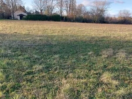 terrain 1 619 m² faux