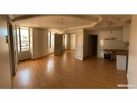 a louer : bel appartement f3