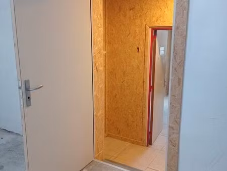 bureau dans un local industriel multi-activités