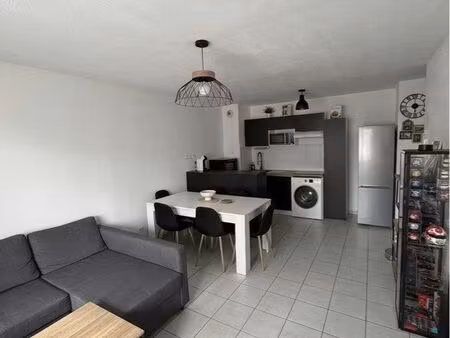t3 lumineux 58 m² – rdc avec long balcon & 2 parkings – proche centre-ville