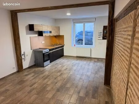 maison 3 chambres 120 m2 entièrement rénovée deux salles de bain et jardin