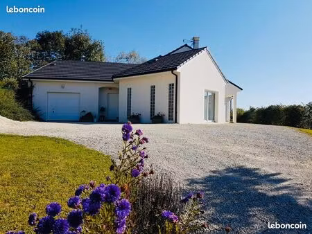 maison de plain-pied avec piscine