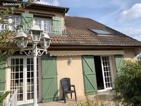 maison 150 m2 6 piéces + sous sol complet  terrasses et jardin