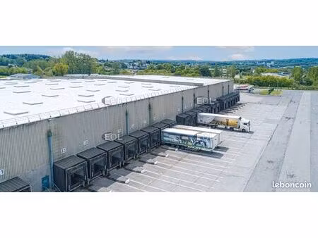 local logistique 23 494 m²