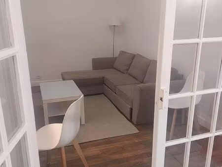 t2 meublé de 41 m² - rue du lycée - rdc calme - 625 hors charges