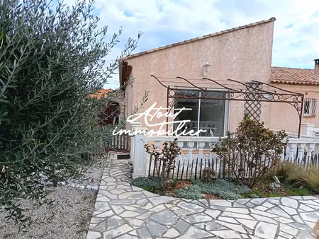 canet maison de plain pied une chambre avec jardin .