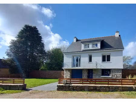 morbihan. superbe maison  4 chambres avec écuries et terrain de 5213 m² à langonnet