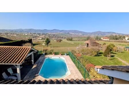 villa familiale de 212m² - vue monts du lyonnais - calme absolu - piscine - grand terrain