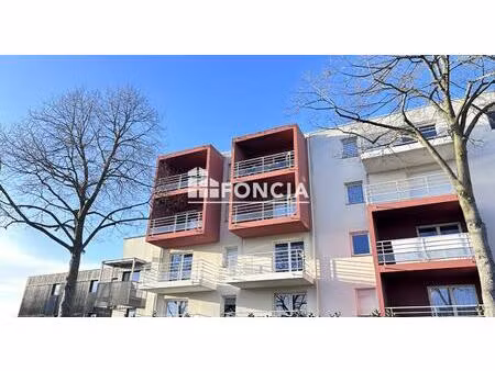 investissement locatif - f2 dernier étage avec balcon / parking