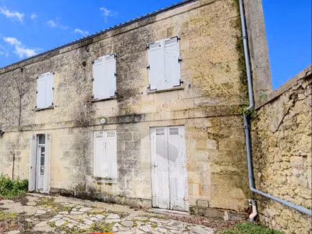 maison mitoyenne à rénover intégralement emplacement centr
