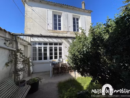 a vendre à cognac (charente) - belle maison de ville sur les