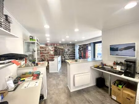 vente bureaux et commerces à landivisiau (29400) : à vendre / landivisiau