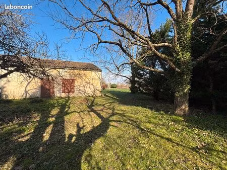 maison en pierre de 120m2 à réhabiliter avec jardin