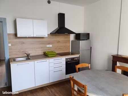 hyper centre - t2 meublé à 150 m de l'iae / fac de droit  avec cave 14 m²