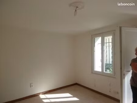 plailly  studio cuisine separee  village calme parc asterix  commerces de proximite