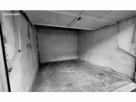 garage box fermé et sécurisé