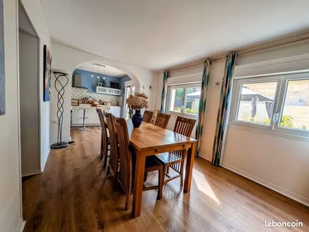 maison en pierre de 136 m² sur 2 niveaux avec 3 chambres parentales et jardin exposé sud