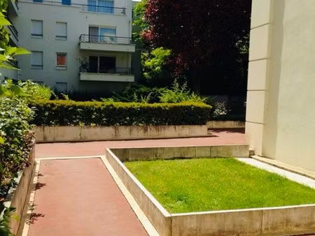 2 pièces - hôtel de ville - boulingrin