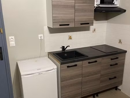 studio meublé 21 m2  dans ancien corps de ferme  libre le 01/05