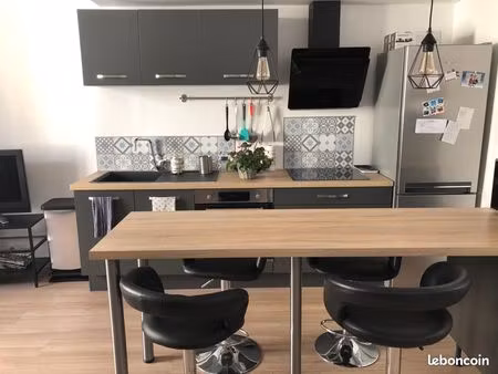 joli t2 duplex plein 2 eme étage -centre ancien de salon de provence