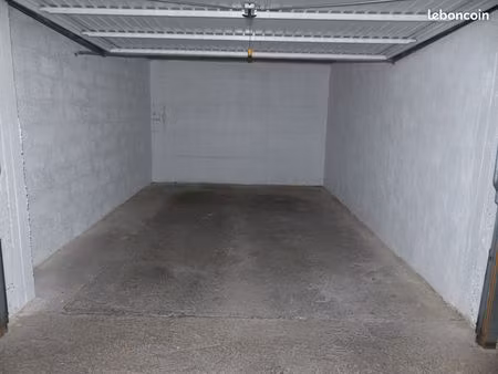 garage fermé avec électricité dans résidence nice nord