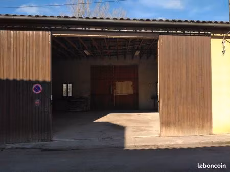 garage 90 m2 + 300m2 extérieur clôturé