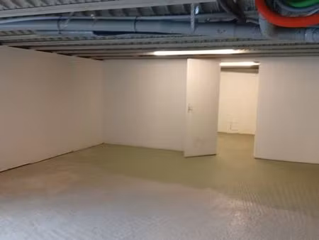 local entrepôt 80 m2 + galerie accès facile proche hôpital