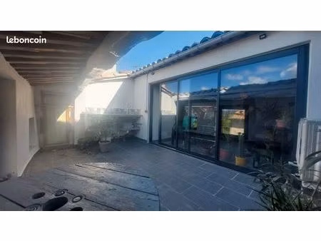 maison neuve avec garage et terrasse