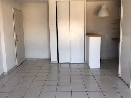 t2 35 m² – balcon – parking – centre fenouillet