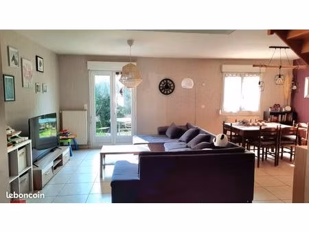 lot de 2 maisons de 2005 ( courbouzon quartier fontaine aux daims) d'environs 96 m2  mitoy