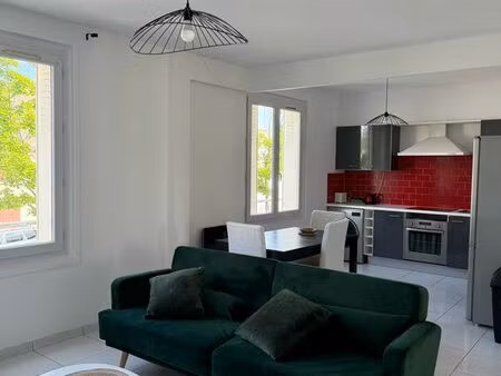 à louer – appartement f2 meublé – hyper centre de saint-pierre