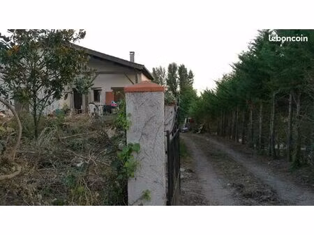 maison indépendante à rénover avec 3200m2