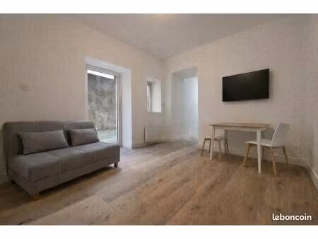 studio 20 m2 - rénové et lumineux avec cour