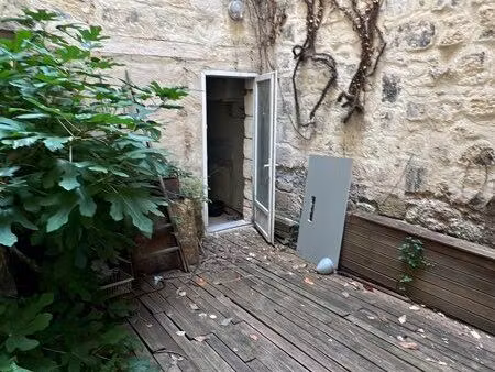 local commercial avec terrasse et grande cave