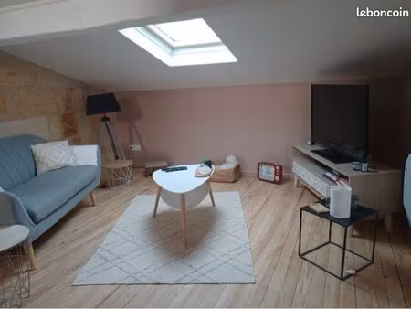 t3 atypique dans immeuble en pierre