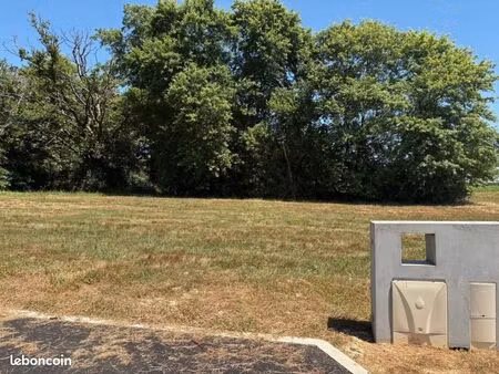 terrain 640 m² castandet