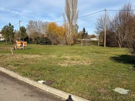 terrain viabilisé 1020m2 - lotissement calme - proche centre-ville