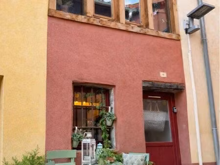 charmant t2 en triplex meublé – saint-jean-de-moirans  cœur de village