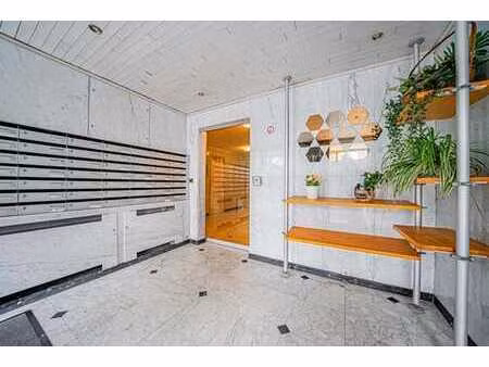 studio lumineux avec balcon à ganshoren