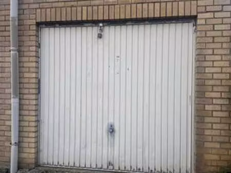 immo david vous présente: box de garage fermé de 16m²