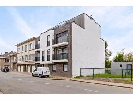 leemans real estate vous propose cette spacieuse place de pa