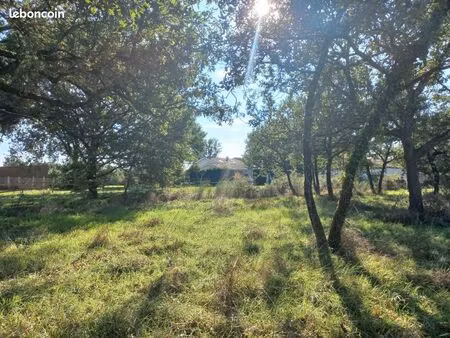 terrain 820 m² larra