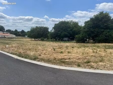 terrain 700 m² saint quentin de baron