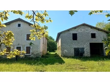 ancienne ferme en chalosse avec terres et bois naturel. vue sur les pyrénées