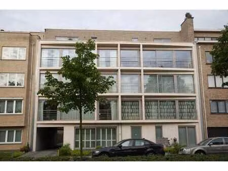 uitzonderlijk lichtrijk appartement te huur met 3 slpk!!